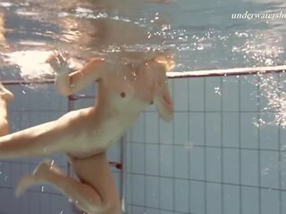 Brizgina proves haarzelf enticing onderwater
