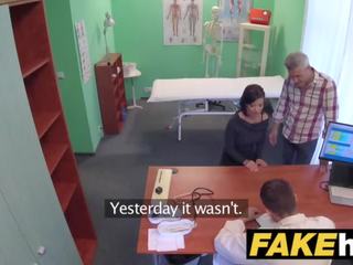 Підробка лікарня чешка medic кінчає над libidinous зрада дружин туга манда