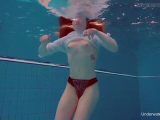 מתחת למים שוחה seductress אליס bulbul
