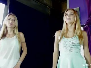 Deux incroyable filles obtenir cochon avec une blond trentenaire adulte vidéo movs