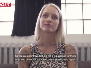Letsdoeit - francia tetovált terrific blondie képzett kemény tovább a szereplőválogatás kanapé