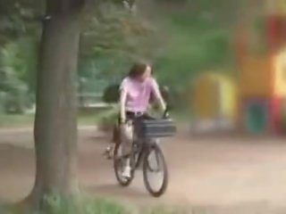 Jepang daughter masturbated while nunggang a specially modified x rated clip bike!