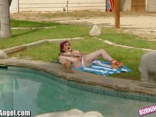 Burningangel joanna anal fodido por o piscina