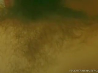 Oversexed flokëkuqe amatore duke thithur dhe qirje të saj bf