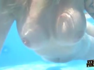 Besar bokong besar payudara nyata gf drama di sebuah kolam renang: gratis resolusi tinggi seks f2