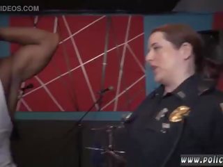 Lezbické polícia dôstojník a angell leta polícia skupinové trtkanie surový klip