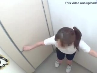 Chicas japonesas masturbandose en el baÃÂ±o