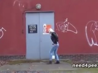 Amateur lady Hides Behind A Wall To Take A Pee