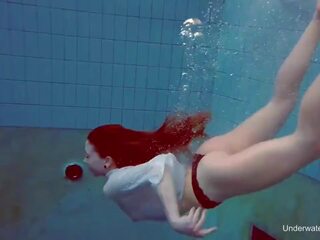 Underwater simning seductress alice bulbul